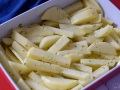 Hornear la patatas con 3/4 de la marinada
