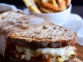Bocadillo de ternera y cebolla caramelizada Bocadillo de ternera y cebolla caramelizada