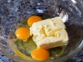Batir mantequilla y huevos