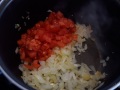 Sofreír la cebolla y el tomate Sofreír la cebolla y el tomate