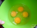 Batir huevos con azúcar