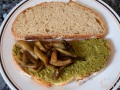 Pan, pesto y berenjenas