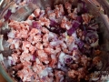 Picar el fuet y la cebolla