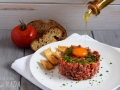 Tartar de fuet y yema curada