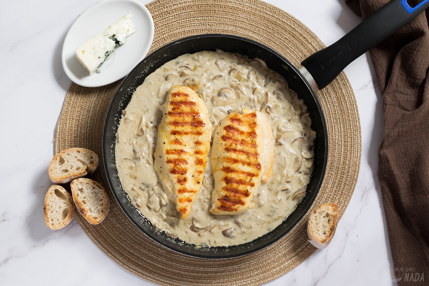 Pollo con champiñones y roquefort